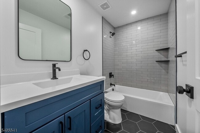 Building Photo - 80 Anderson St