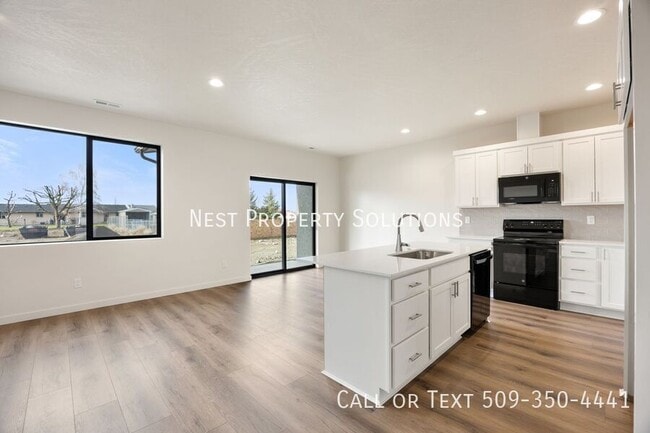 Building Photo - 601 S Dorsing St