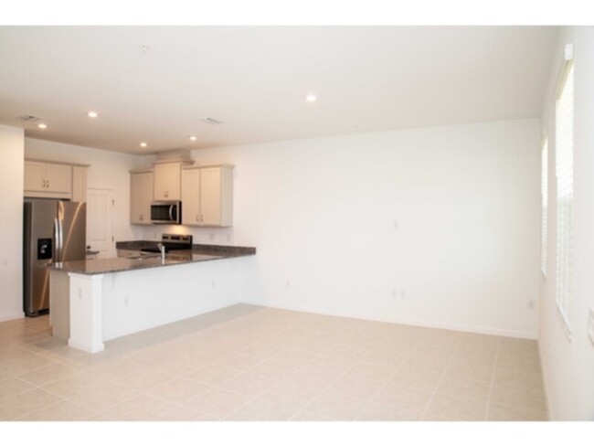 Building Photo - Brand New 3 bed 2.5 bath Townhome