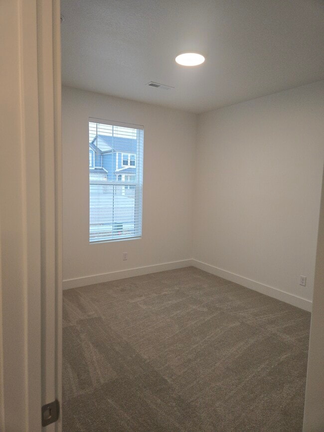 Building Photo - 2025 S 2425 W