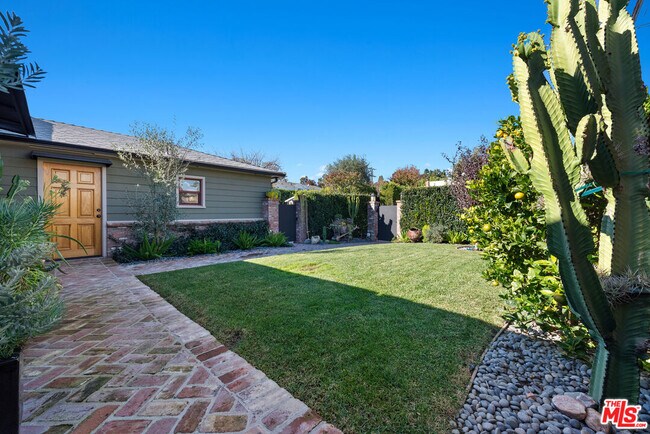 Building Photo - 11314 Homedale St