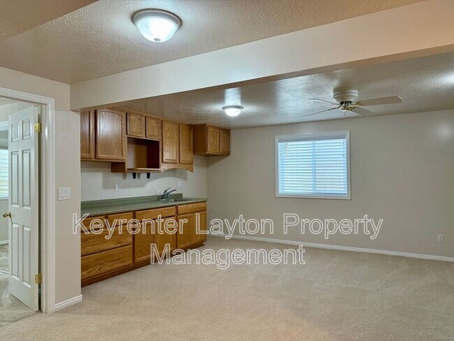 Building Photo - 1070 E 5600 S