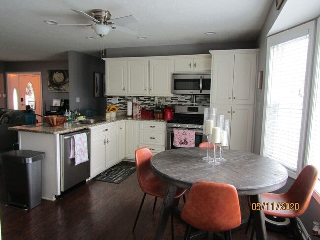 Building Photo - 802 Greenview Cir