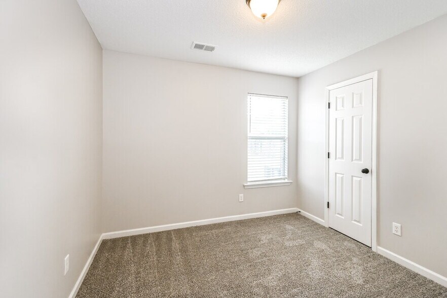 Building Photo - 316 Vaiden Ridge Dr N