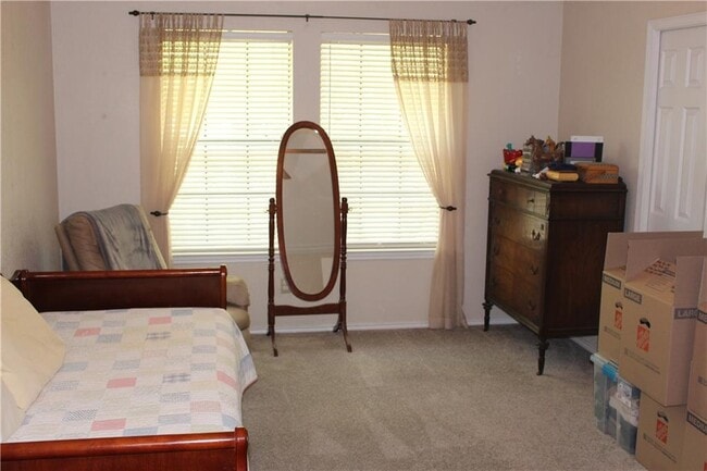 Building Photo - 200 N Kings Canyon Dr