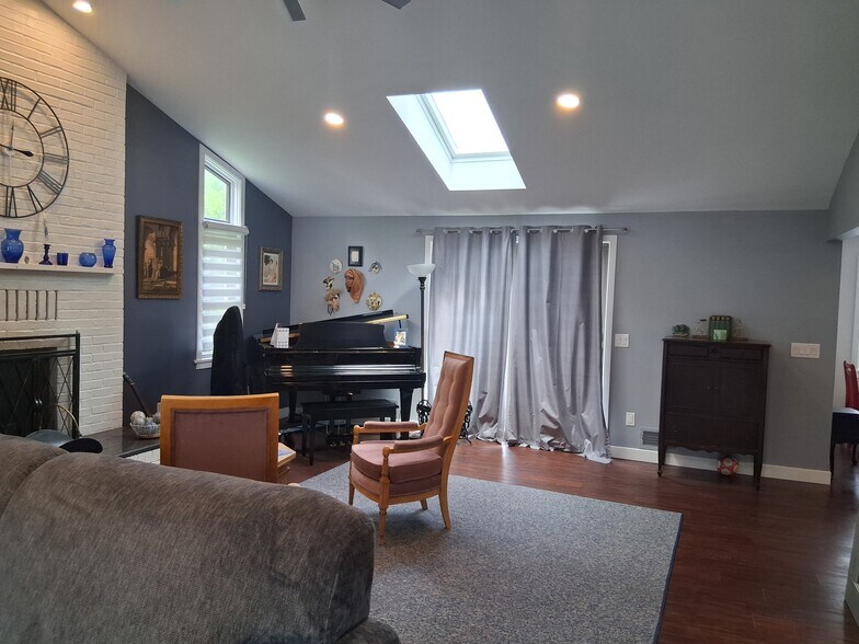 Great Room - 2710 English Rd
