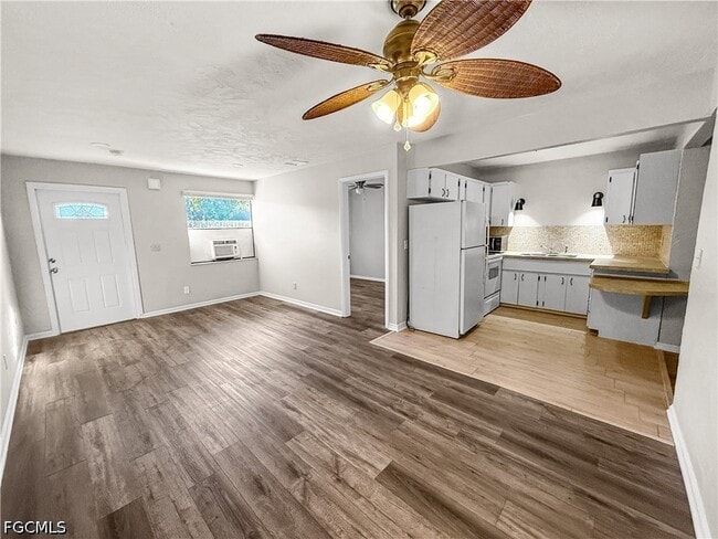 Building Photo - 3744 Estelle Ave