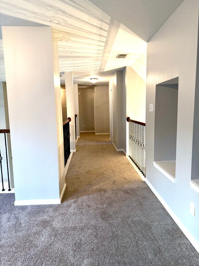 Building Photo - 14131 Sandhill Crane Dr
