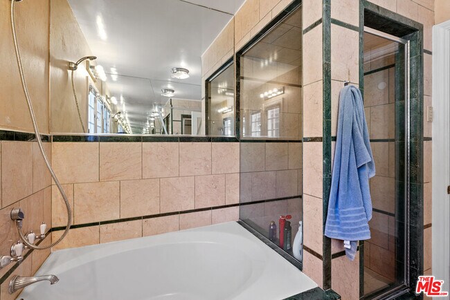 Building Photo - 10530 Kinnard Ave