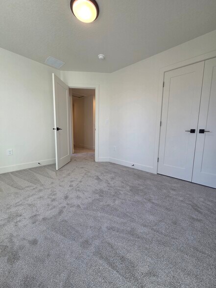 Building Photo - 7613 S 300 E
