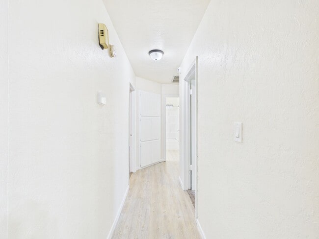 Building Photo - 3904 SW Parkridge Blvd