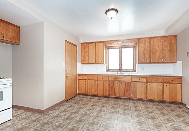 Building Photo - 4633 Warner Rd