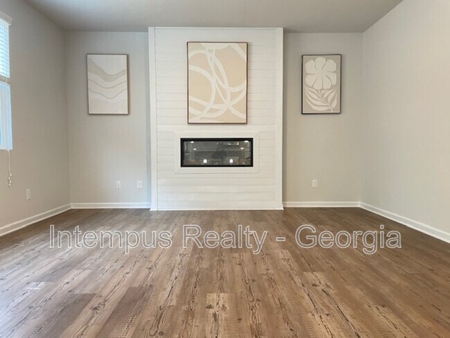 Building Photo - 693 Summerwood Ln