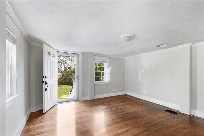 Building Photo - 39 Burley St