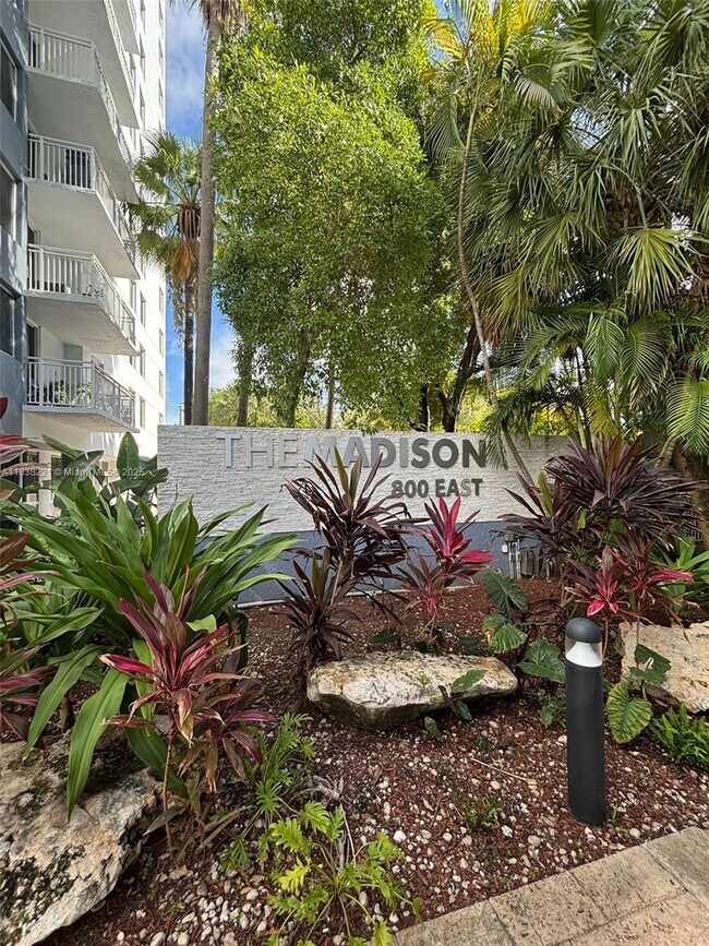 Primary Photo - 800 N Miami Ave