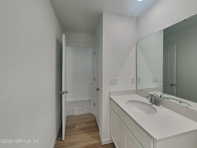 Building Photo - 654 Holly Lks Dr