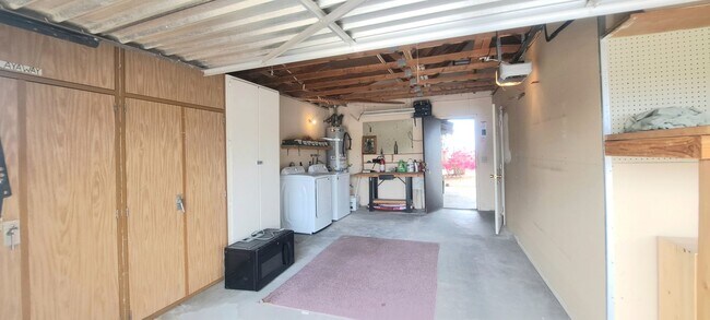 Building Photo - Larger 2 Bedroom home