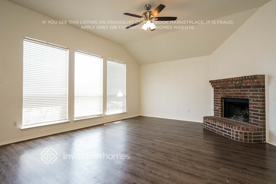 Building Photo - 1434 Vanderbilt Ln