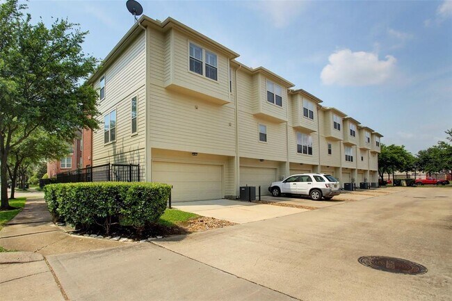 Building Photo - 3002 Terrace Hills Ln