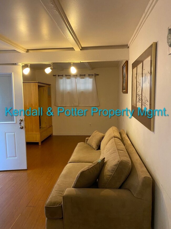 Building Photo - 210 Alturas Way