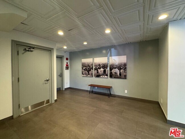 Building Photo - 960 Larrabee St