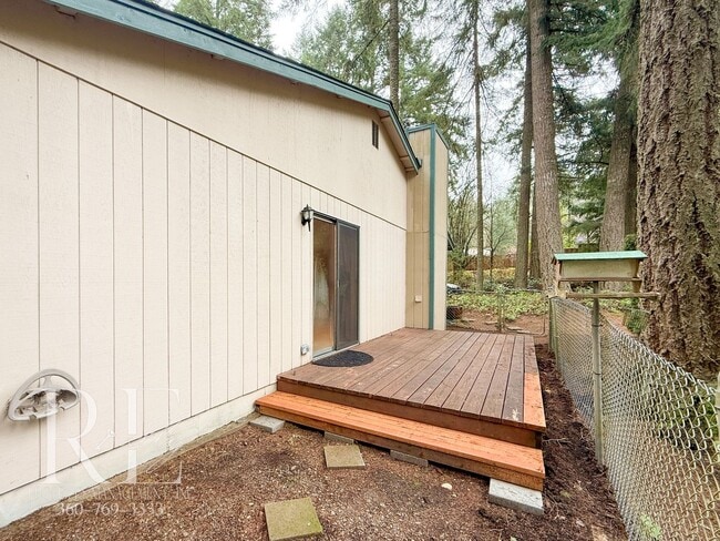 Building Photo - Vaulted Ceilings, Skylights & a True Primary Suite in This Gig Harbor Duplex