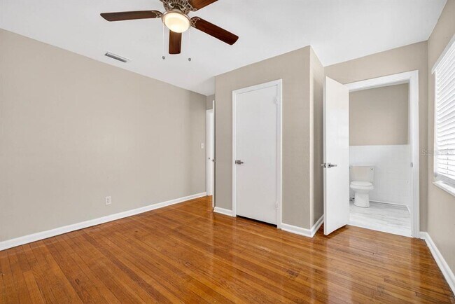 Building Photo - 1310 W Woodlawn Ave