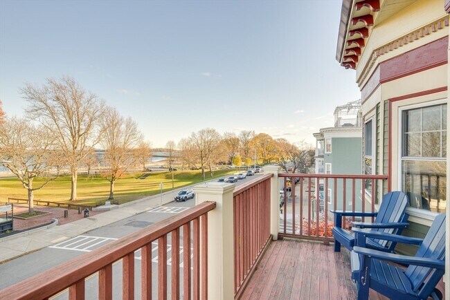 Building Photo - 41 Farragut Rd