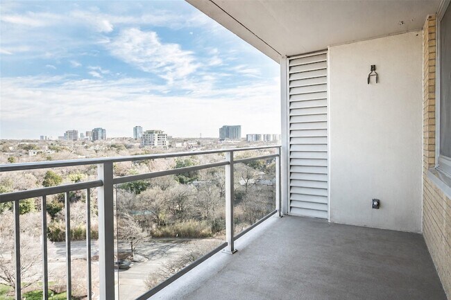 Building Photo - 3883 Turtle Creek Blvd