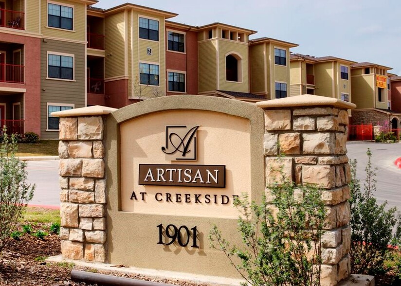 Building Photo - Artisan at Creekside