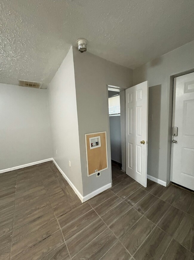 Building Photo - 1161 Ira St SW