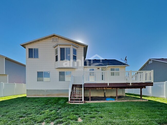 Building Photo - 2049 S Fremont Crest Ave W