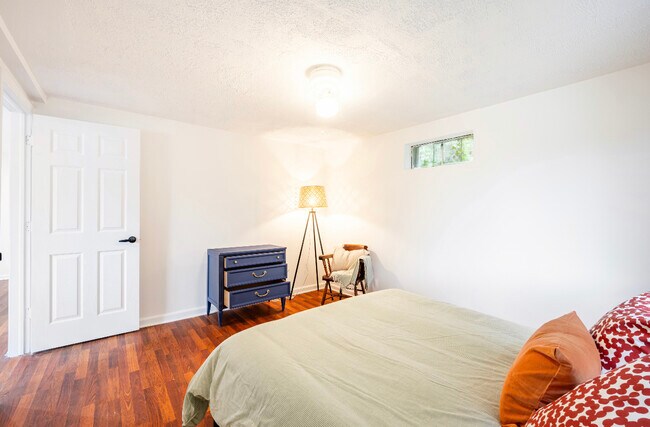 Private Serene bedroom suite - 11 Oakview Ln