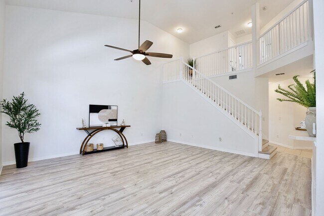 Building Photo - 696 Seabrook Ct