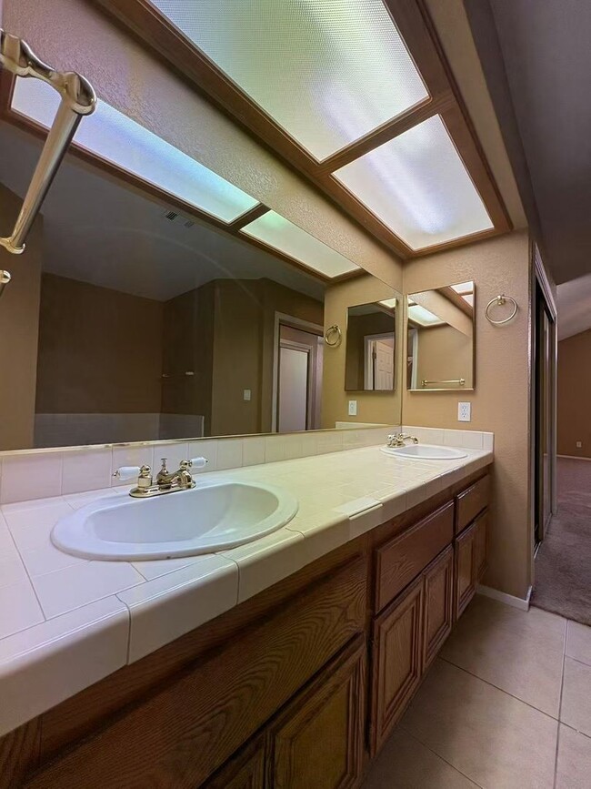 Building Photo - 9828 Dardanelle Ct