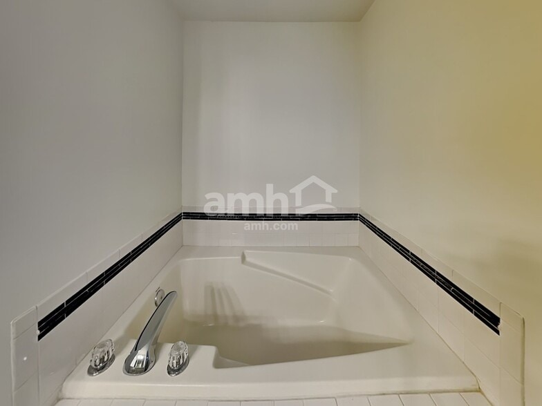 Building Photo - 14316 Buckton Ln