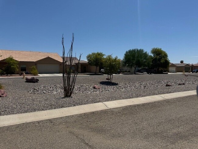 Building Photo - 1 Yr New 3 BR 2BA in Chaparral Terrace w/ ...