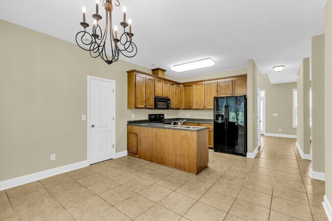 Building Photo - 4 Bedroom 2.5 Bathroom single family home ...