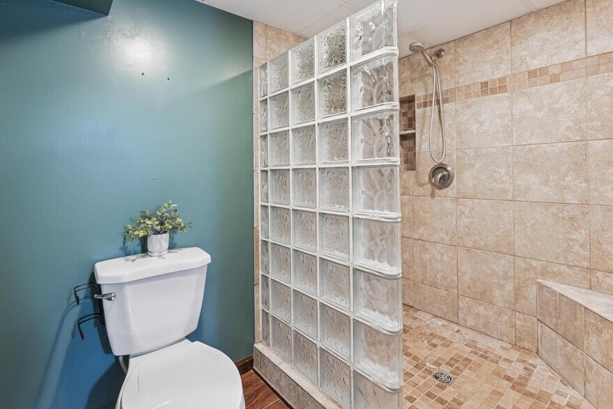 Building Photo - 5800 Moore Lake Dr W