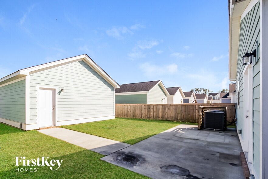 Building Photo - 153 Yorkshire Dr