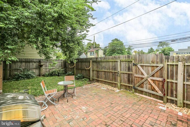 Building Photo - 316 Frederick St