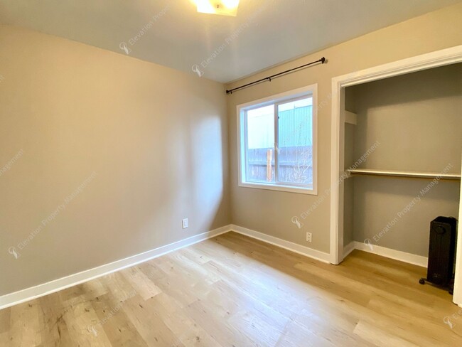 Building Photo - Centrally Located 2BR - 2BA Duplex in the ...