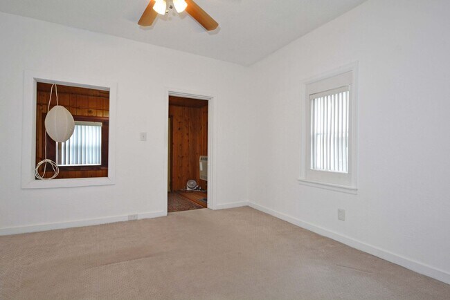 Building Photo - Spacious 4-Bed 3-Bath Home Available Now in NE Minneapolis!