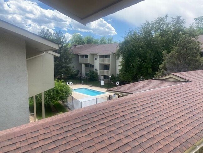 Building Photo - Central Boulder 1 bed 1 bath- pool and Utilities included!