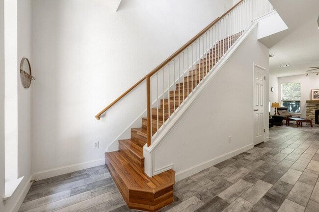 Building Photo - 13400 Rossello Dr