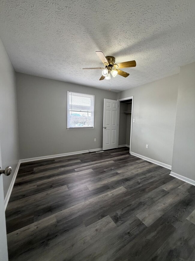 Building Photo - Location!!!!