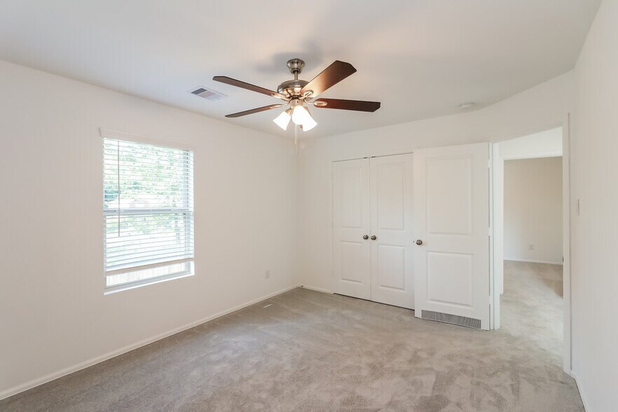 Building Photo - 1934 Ballesteros St