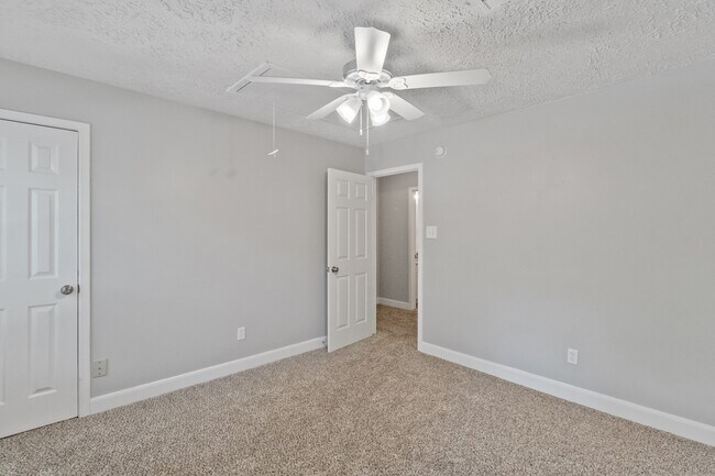 Building Photo - 11823 S Red Cedar Cir