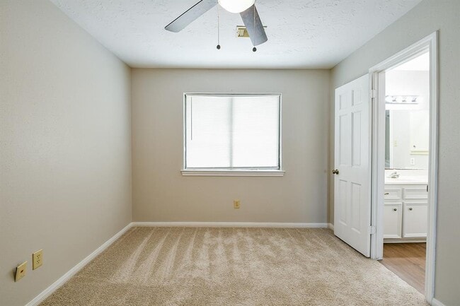 Building Photo - 3423 Berry Grove Dr