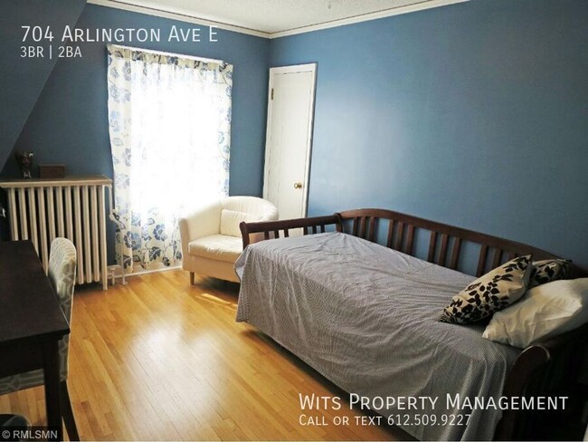 Building Photo - 704 Arlington Ave E
